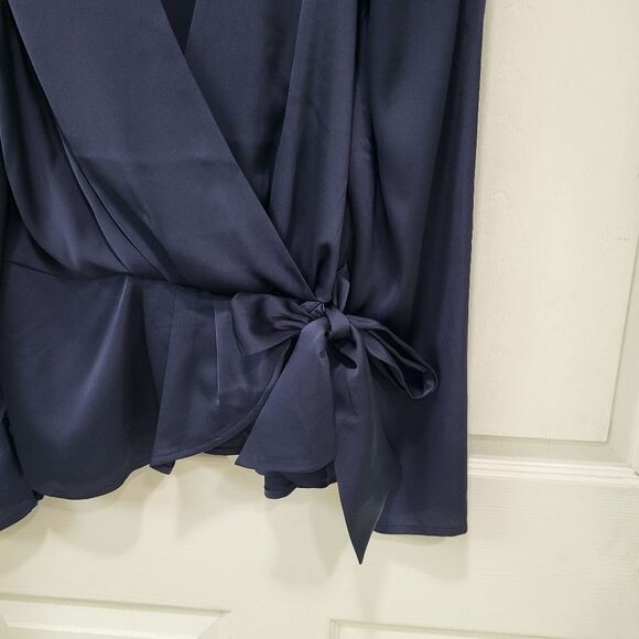 NEW Navy Blouse by Express Large - Picture 2 of 5